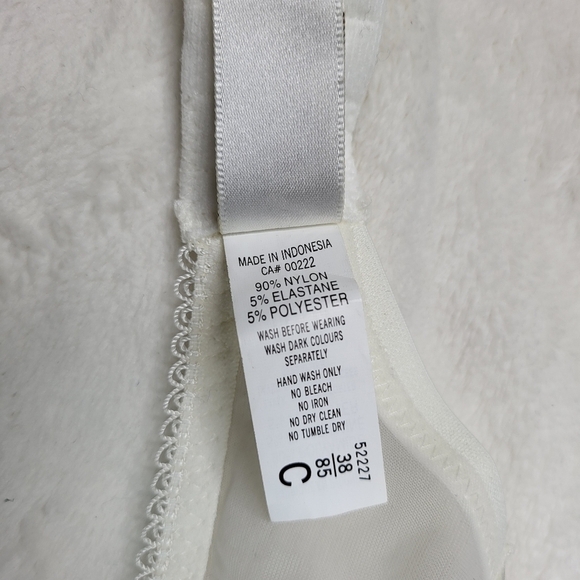 Vogue Floral Lacy Bra. Vintage. 38C White, Pink & Green. - Picture 3 of 9